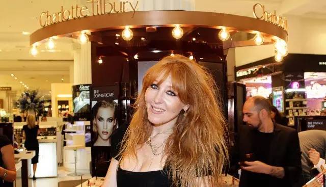 没有一支口红解决不了的问题,世上没有一件事是处理不了的