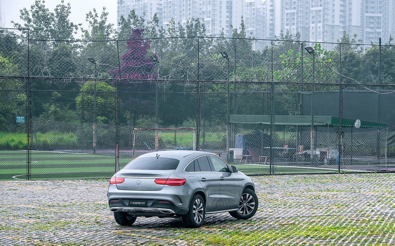 2022款奔驰gle450试驾视频,2024款奔驰gle400试驾测评