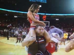 砍35+10火箭后场新星,火箭单节砍50分视频