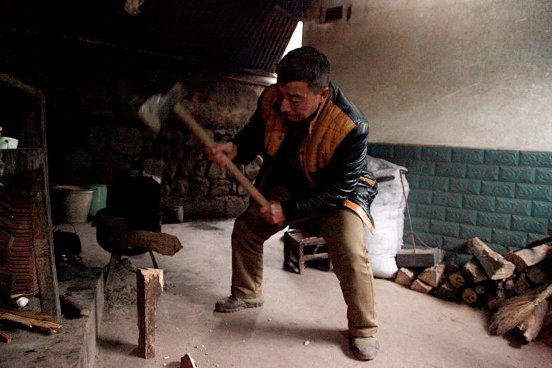 山巅教学点：一对父子60载坚守