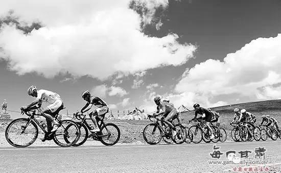 今年临夏州旅游总收入达20亿元;孕妇睡楼道6天6夜;标识指反临夏高速闹笑话