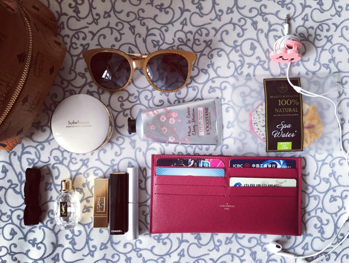 粉丝寄来了一箱包包,粉丝发来的包裹