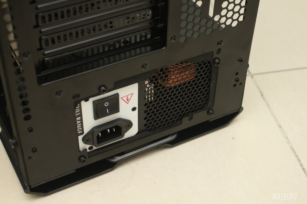 追风者515机箱可以装大主板吗,华擎b150装nvme