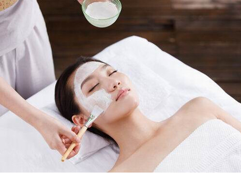 可以淡化色斑的精华,既能抹斑又能美白的药