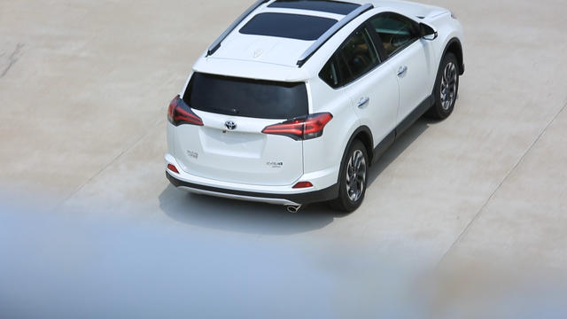 丰田rav4荣放混动双擎精英版试驾,丰田rav4荣放风尚plus二驱试驾