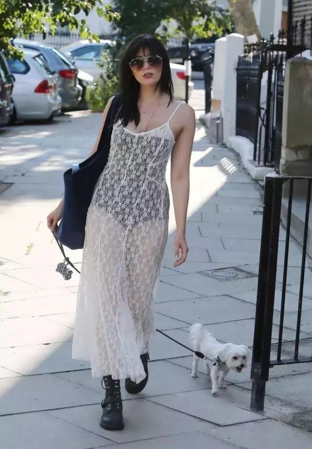 谁说“好女不过百”？这些“微胖界女神”只穿“它”就时髦又苗条