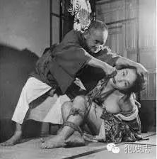 手把手教你包肉粽子,包长粽子捆线方法