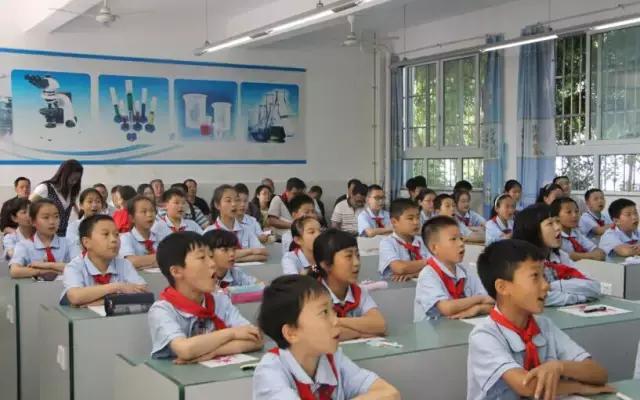 大部分00后喜欢看什么类型的书呢,有哪些书是最值得青少年读的