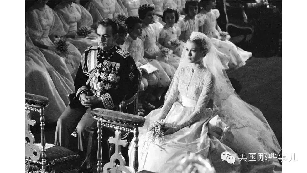 婚纱历史不过100多年，这些年那些令人惊艳的婚纱，你会对哪一款尖叫~