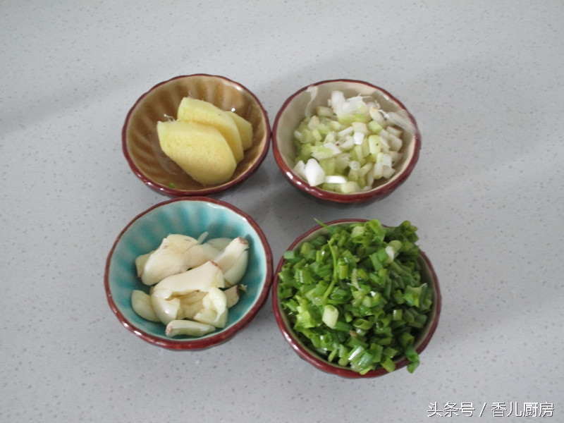 煎鱼掉皮怎么继续做红烧鱼,煎鱼怎么不粘锅不掉皮红烧