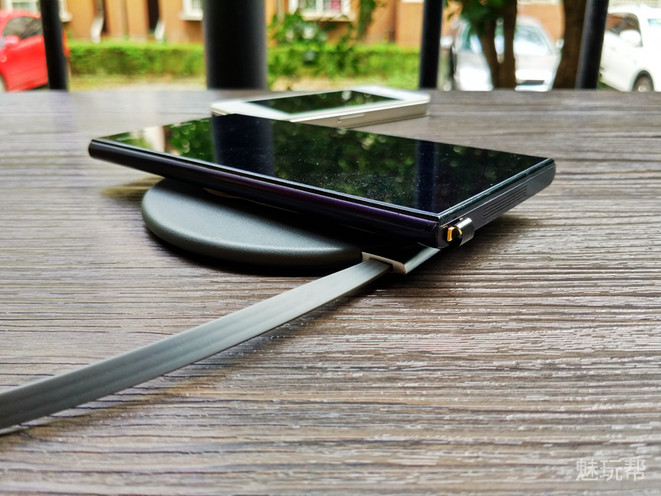 手机壳有贴片可以无线充电,手机壳贴了个贴片能无线充电吗