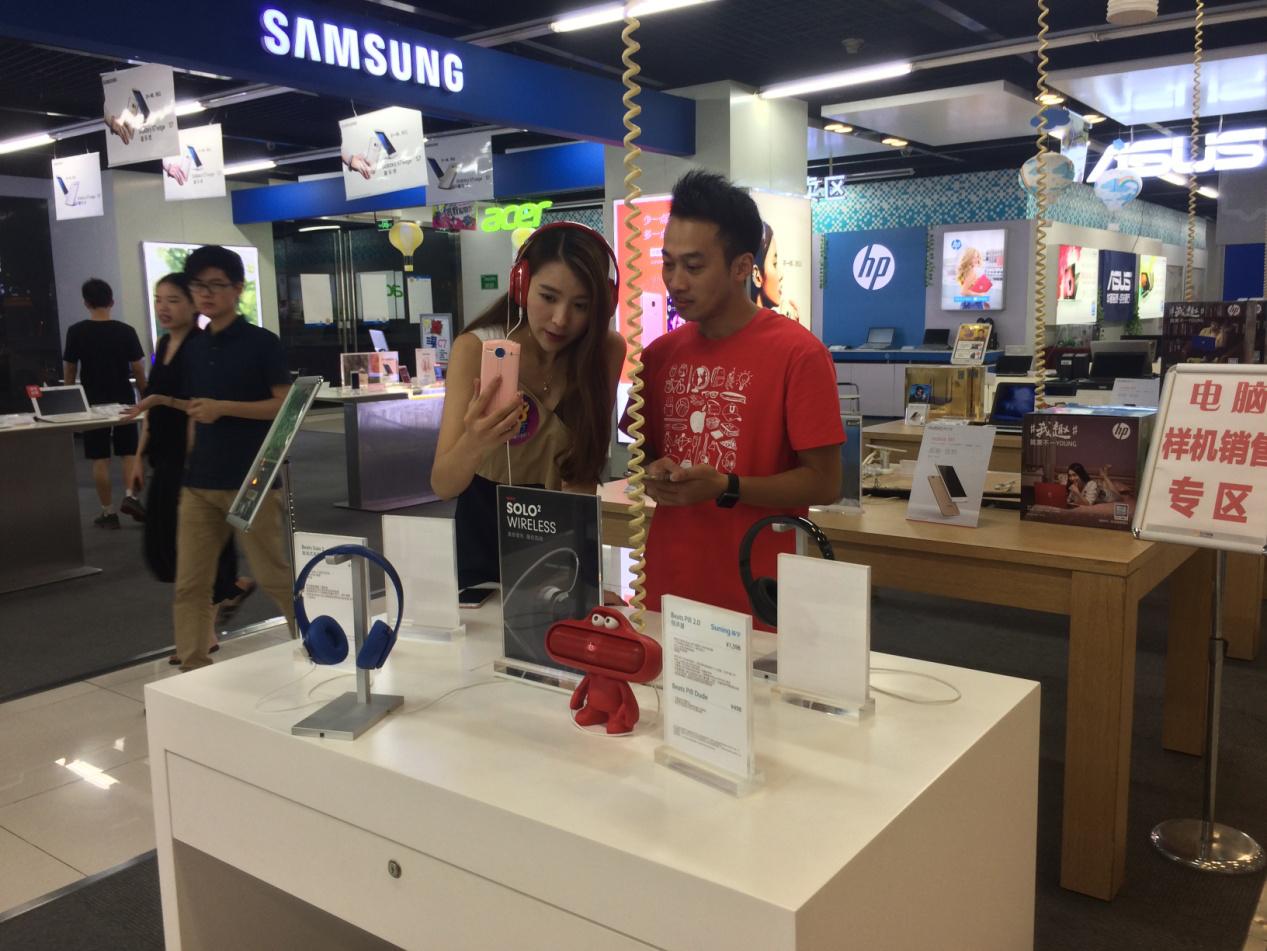 娜娜酱直播间卖衣服的,娜娜酱直播间的漂亮女主播