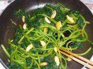 为什么红薯叶煮了会变黑,为什么红薯叶炒出来很红