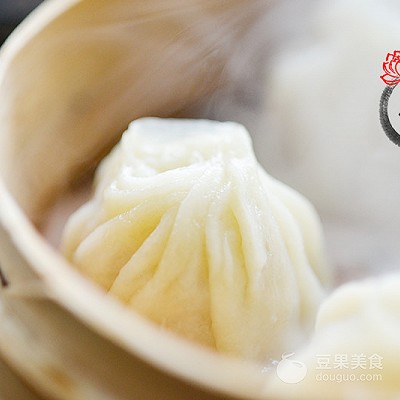 鲜汁四溢的小笼汤包——附详细包子手法图