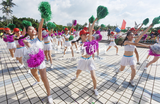 大家动起来,动起来嗨起来舞蹈