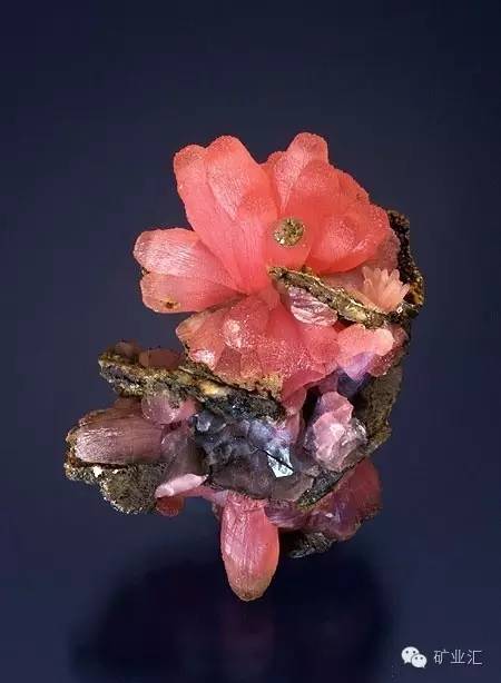 菱镁矿和菱锰矿,菱锰矿矿石图片