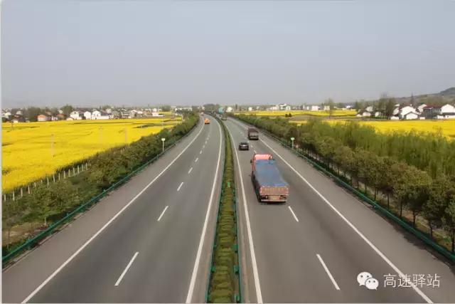 揭秘高速公路收费员,高速收费员的心酸事迹