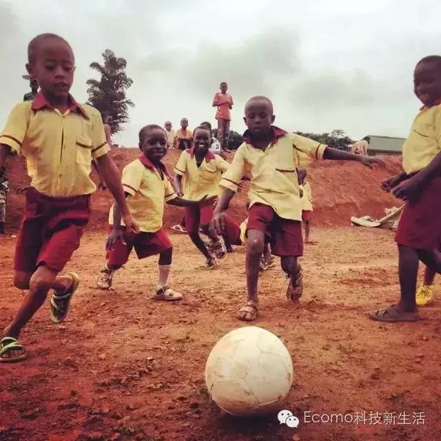 足球奥巴马名场面,奥巴马踢足球视频