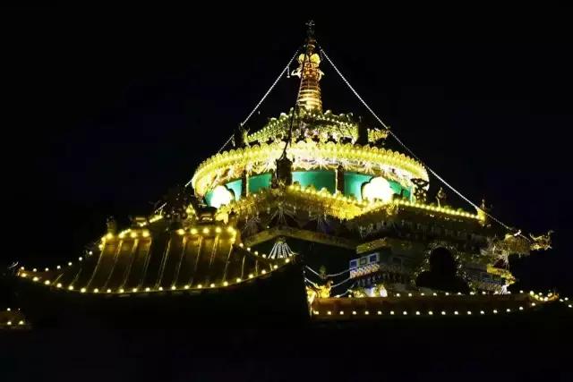 色达红色房子在哪,色达震撼的红房子