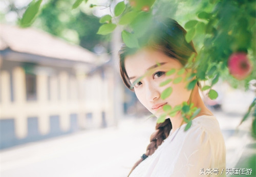 读别人自身经历,读别人的文章应该是诵读还是朗读