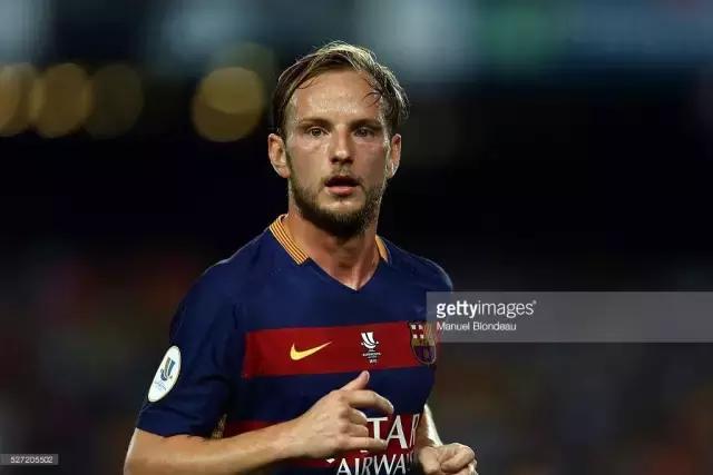 皇马巴萨球衣怎么选,巴萨西班牙超级杯球衣