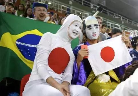 傅园慧奥运领奖,傅园慧无缘奖牌