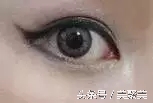 美瞳线是精细活，不能太粗或者太细，刚刚好才是最好