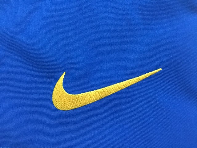 梅西牛仔短裤,梅西首秀穿的t恤