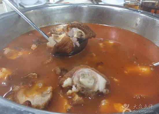 南宁第一家脆皮猪脚,南宁米马河木桶猪脚