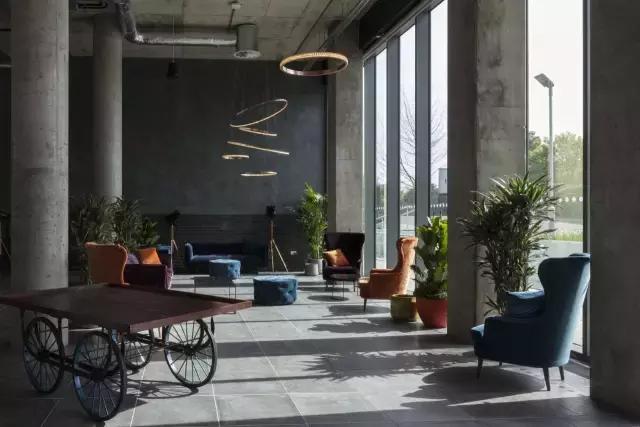 这个年青人造的公寓，让我好想立马住进去！功能太全了！