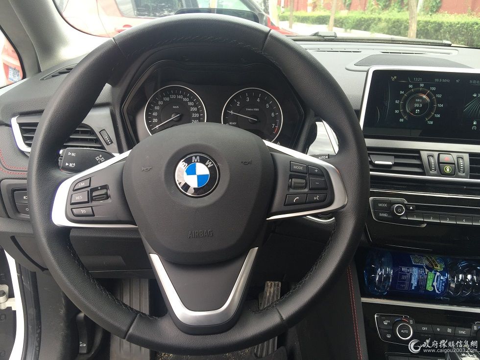 华晨宝马218两厢大屏,宝马218空间大吗