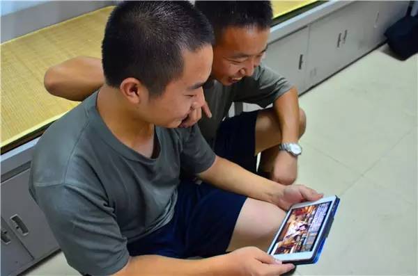 你不是当兵了吗？怎么还能上网？