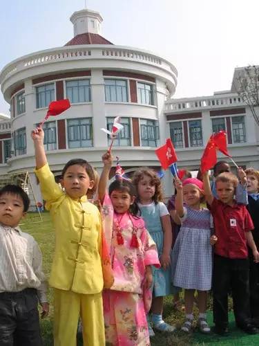 上海幼儿园学费多少钱,上海学费最昂贵的小学