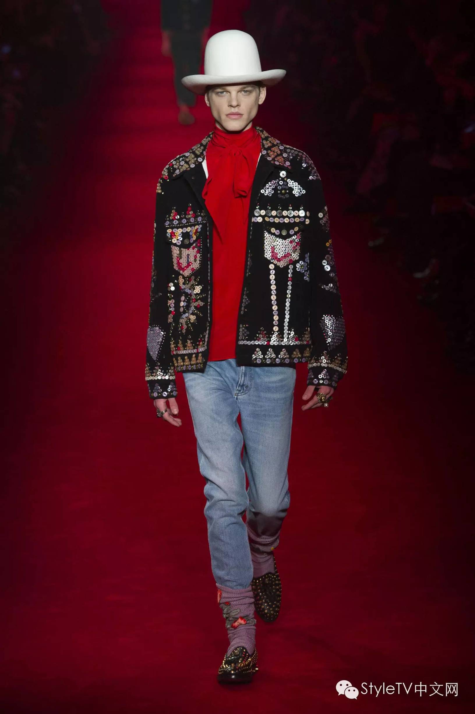 美cry！窥探躲在GUCCI后台的少男少女们