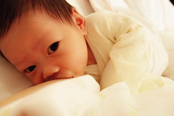 产后奶水不足怎么办吃什么下奶,产后母乳不足怎么喂奶粉