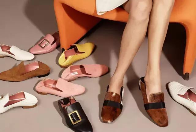 自从穿上这些拖鞋，就是那么自信