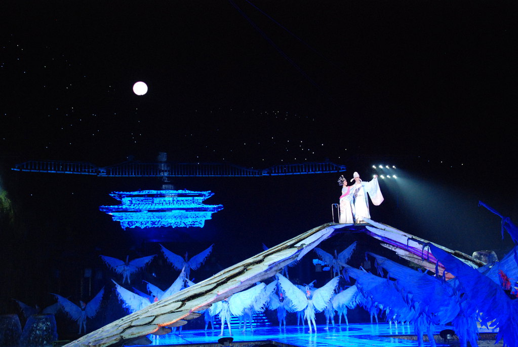 杨家有女初长成，三千宠爱在一身—《长恨歌》，内地版“水舞间”