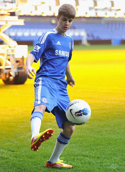 足球屌丝也有屌丝的快乐,足球明星脑残行为