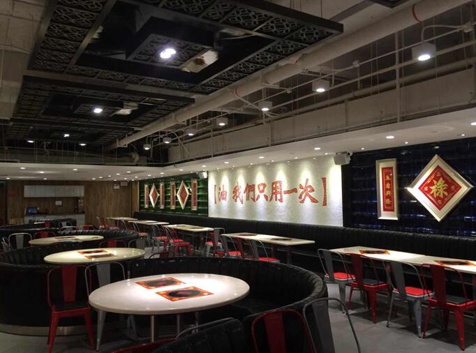 揣着做潮牌的心来卖酸菜鱼，会把店铺开成什么模样？