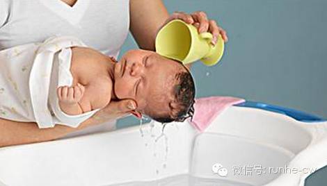 婴儿14天脐带未脱落有臭味,新生儿14天脐带未脱落