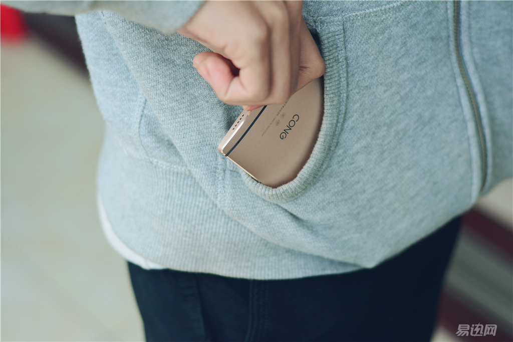 做工精致的千元机,青葱metal手机拆机