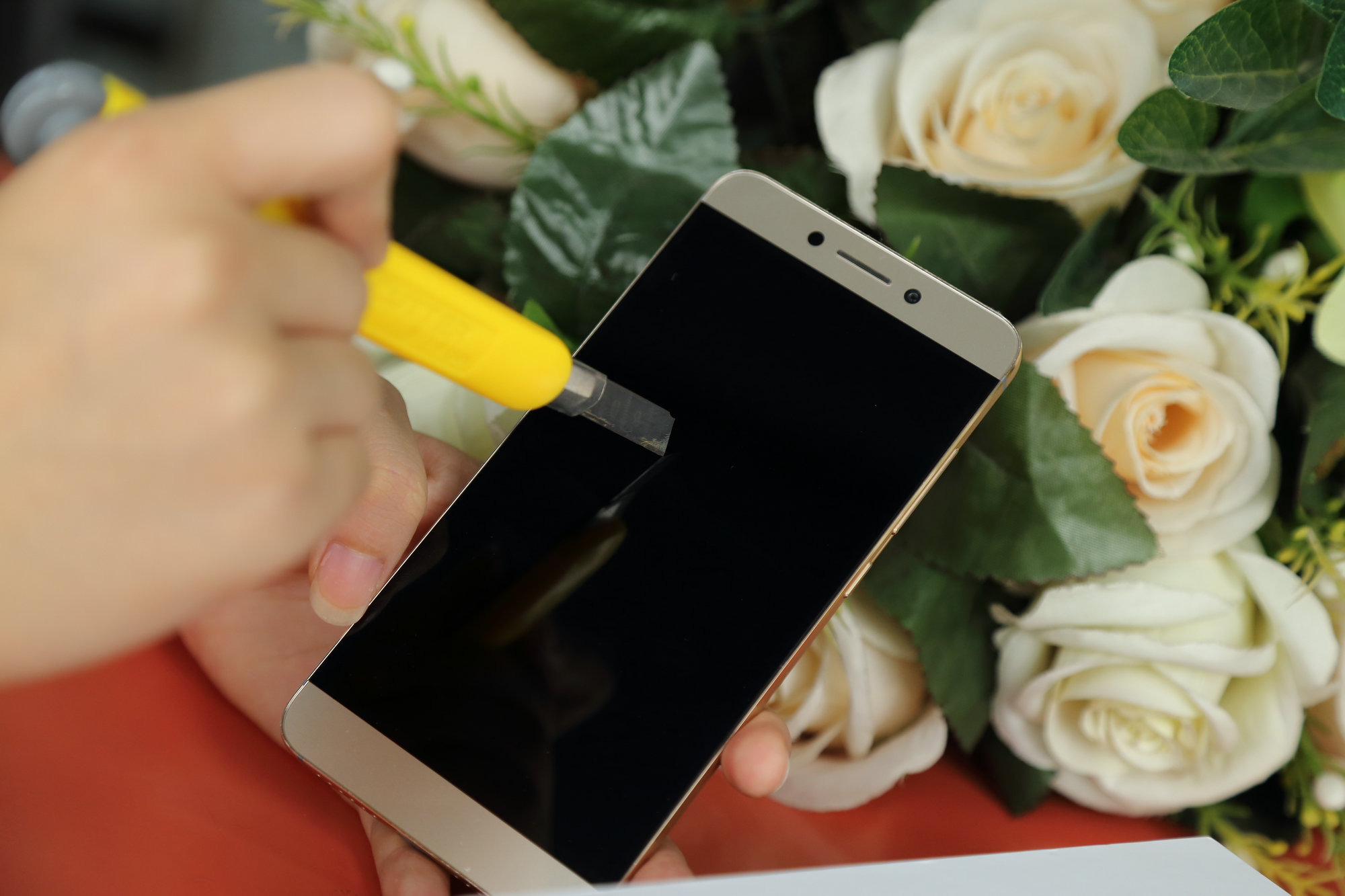 保护脆弱的手机屏幕,跟电子设备说拜拜