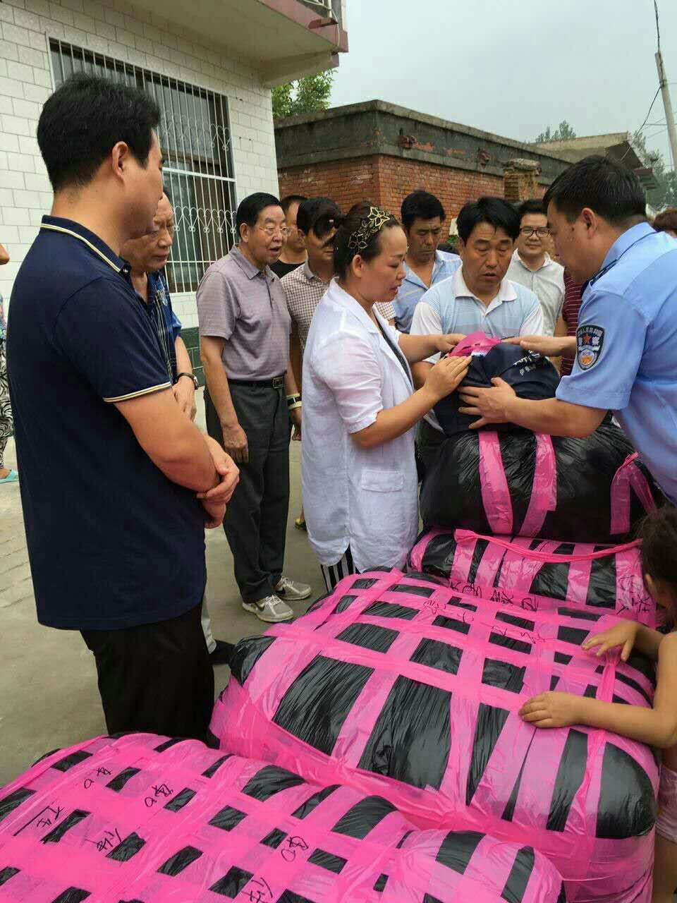 卫辉村庄里下起七彩云俏村姑俏媳妇俏婆婆俏亮了大漫流