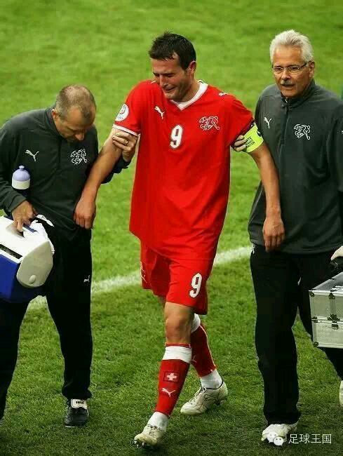 足球场上为之动容的28个瞬间,足球场上那些落泪瞬间