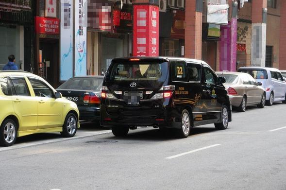 拿皇冠当出租车，热销车也敢要价百万，香港究竟刮的什么街车风？