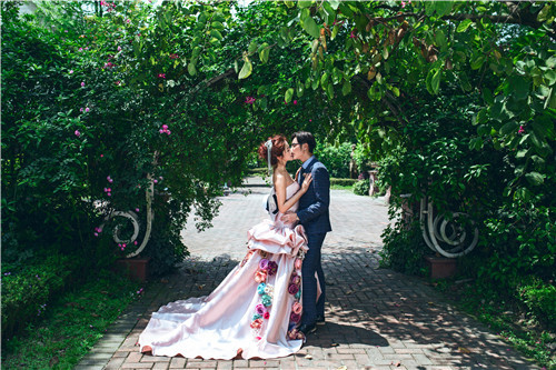 新娘拍婚纱照有哪些风格,新娘婚纱照拍摄技巧步骤