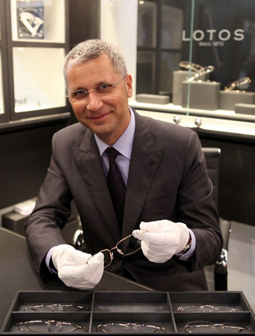 为什么眼镜这么贵而网上这么便宜,超视立眼镜一万多元为什么这么贵