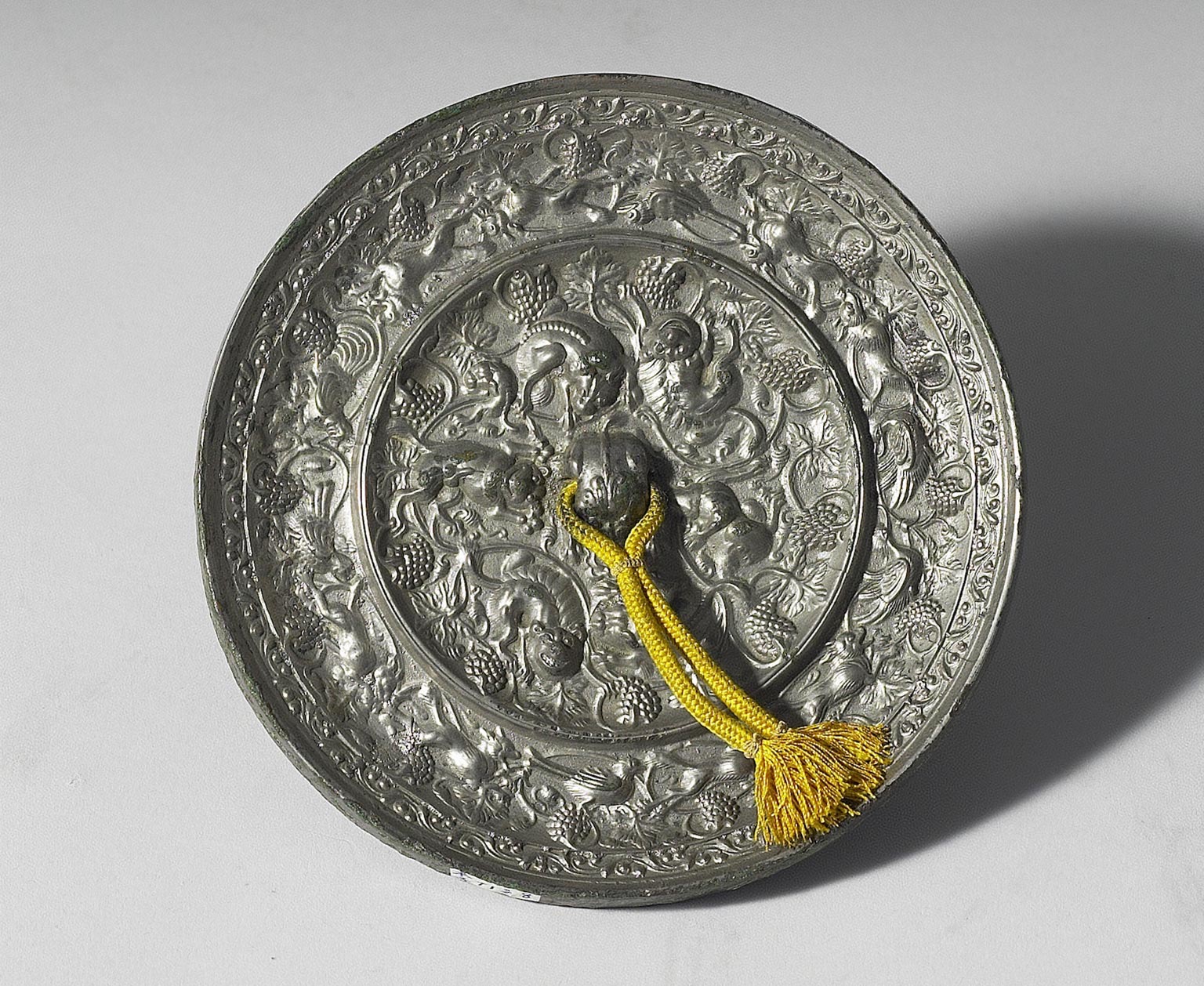 清宫皇帝们精美绝伦的镜子，朕照镜子可不只是看“帅不帅”的！