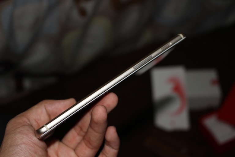 手感最好的手机一加,一加手感