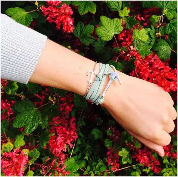 好巧我这么年轻还不想珠光宝气